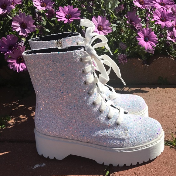 New white boots 5 & 8 left - Picture 10 of 11